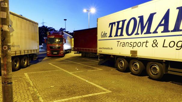 <p>Die Angeklagten brachen in zahlreiche Lkw ein, um Teile der Ware zu entwenden.</p>