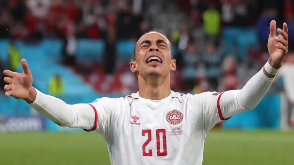 <p>Yussuf Poulsen erhöhte für die Dänen auf 2:0.</p>