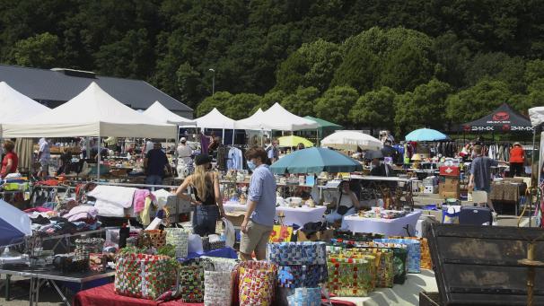 <p>Trödelmarkt auf dem Gelände von Malmedy Expo (Foto NC-Media)</p>