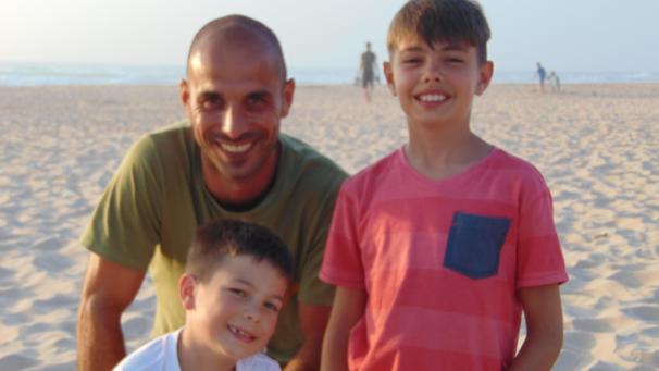 <p>Miguel Da Silva (links) und seine Familie drücken den Portugiesen die Daumen.</p>