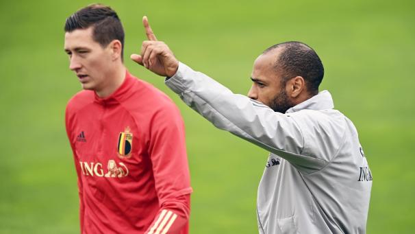 <p>Die Gestik von Thierry Henry täuscht: Hans Vanaken fühlt sich wohl bei den Roten Teufeln.</p>