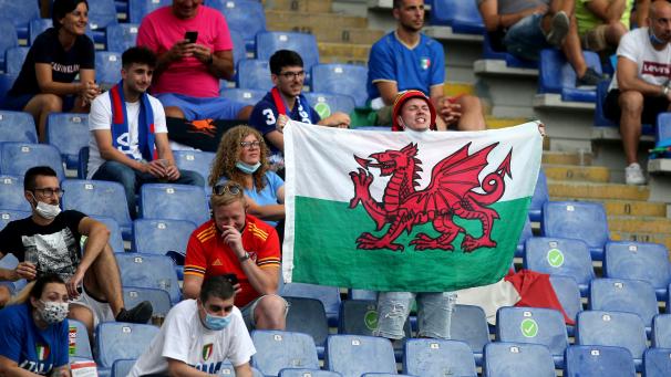 <p>Im Achtelfinale können die Waliser ihr Team nicht anfeuern.</p>
