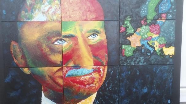 <p>Die Schüler des 4. Jahres TB Kunst des RSI haben auf einem Gemälde die Europakarte und das Porträt von Robert Schuman dargestellt.</p>