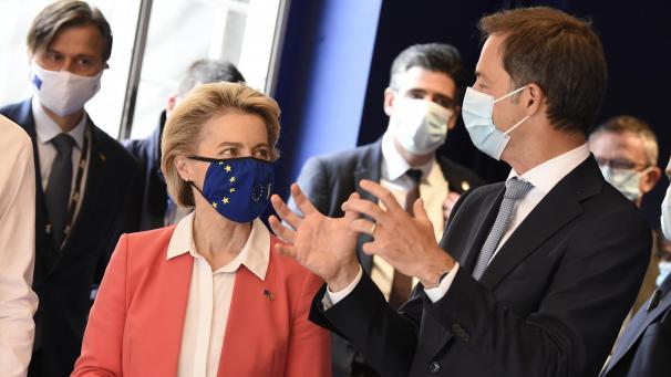 <p>Premier Alexander De Croo im Gespräch mit EU-Kommissionspräsidentin Ursula von der Leyen.</p>