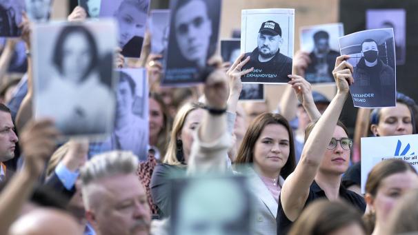 <p>Die Menschenrechtsaktivistin Swetlana Tichanowskaja auf einer Demo für ihren Mann Sergej</p>