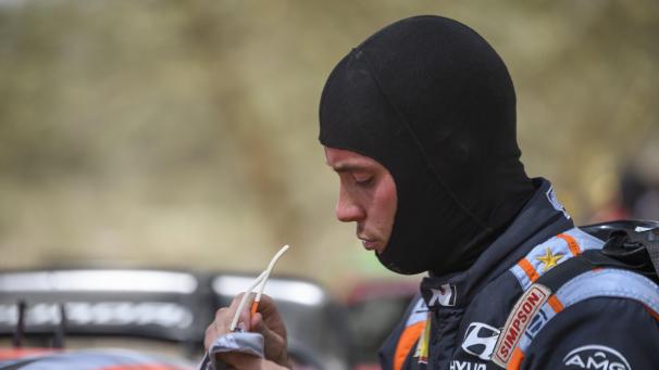 <p>Das Aus für Neuville: Ein Felsbrocken zerstört die Aufhängung seines Hyundai. Irreparabel in der gegebenen Zeit.</p>