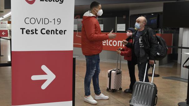 <p>Der Brüsseler Flughafen bietet Reisenden sowohl PCR- als auch Antigen-Schnelltests an.</p>