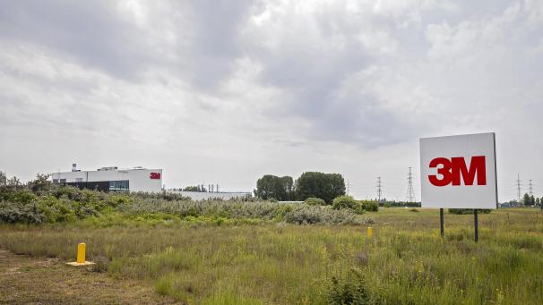 <p>Der Skandal um die Umweltverseuchung durch eine Chemiefabrik in Zwijndrecht zieht weitere Kreise.</p>