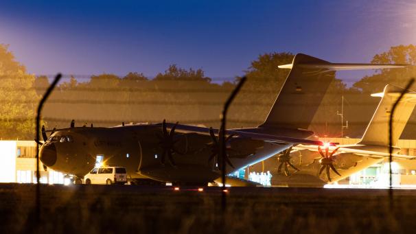 <p>An Bord eines Airbus A400 M der Luftwaffe wurde ein verletzter belgischer Blauhelm aus Mali ausgeflogen.</p>