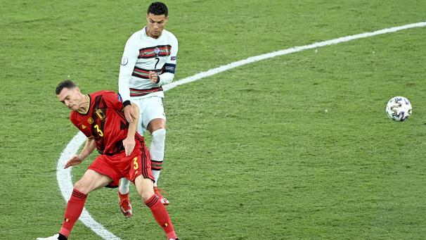 <p>Thomas Vermaelen im Duell mit Cristiano Ronaldo.</p>