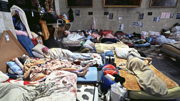 <p>Seit gut fünf Wochen befinden sich in der Brüsseler Beginenkirche mehr als 250 Papierlose im Hungerstreik.</p>