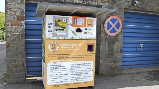 <p>Die maschinelle Sammelstelle für Getränkedosen stand bis Mittwoch am Bauhof in Büllingen.</p>