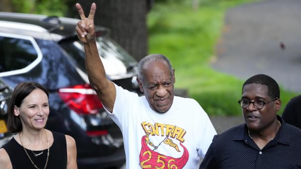 <p>Überraschend freigelassen: Gericht hebt Missbrauchsurteil gegen Bill Cosby auf.</p>