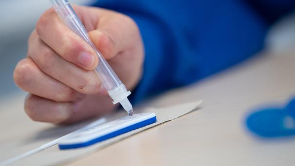 <p>Schnelltests sind ein gutes Mittel, um Superspreader-Events zu verhindern und die Infektionszahlen zu senken.</p>