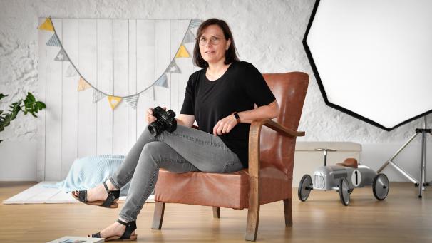 <p>Ein seltener Anblick: Fotografin Stephanie Radermacher vor statt hinter der Kamera.</p>