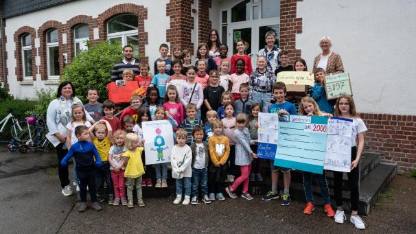 <p>Die Kinder der Brückenschule Born nahmen erstmals mit großer Begeisterung an der Aktion „The Daily Mile“ teil, in der sportliche Betätigung mit einem wohltätigen Zweck verbunden wurde.</p>