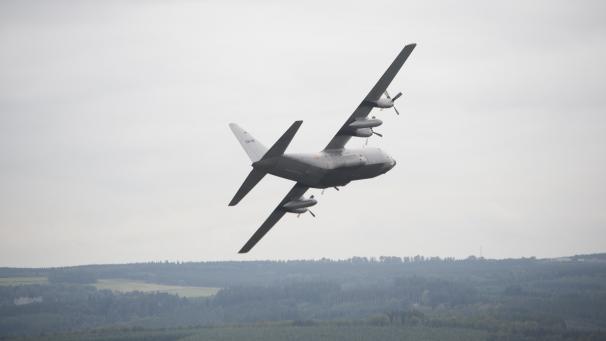 <p>Auf dem Bild ist eine C-130 Maschine der belgischen Streitkräfte zu sehen.</p>