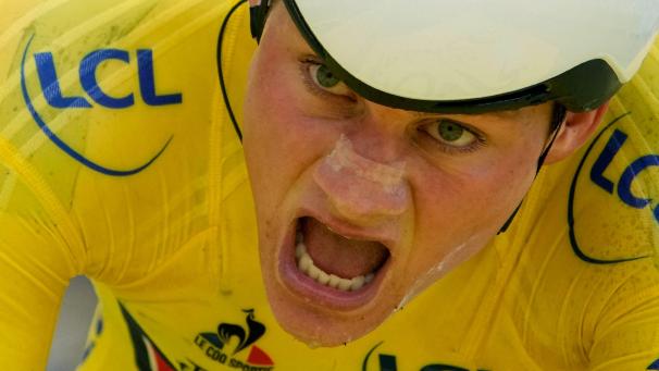 <p>Tour-Debütant van der Poel, der Enkel der französischen Rad-Legende Raymond Poulidor, hatte das Maillot jaune mit dem Etappensieg an der Mur-de-Bretagne erobert.</p>