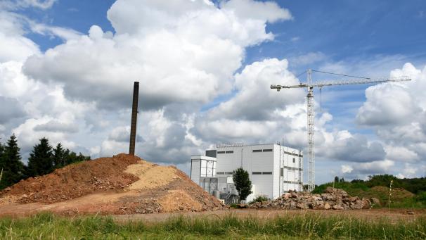 <p>Durch die Erneuerung der Pulvertürme an der Molkerei erhofft sich Evelyn Jadin eine Beruhigung der Lärmthematik in Walhorn.</p>