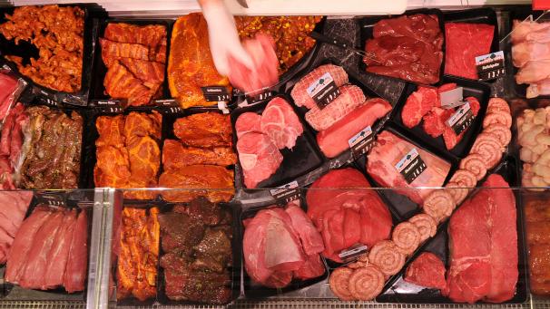 <p>Wer weniger Fleisch isst, tut etwas Gutes für die Umwelt. Weil das so ist, rechnen die Vereinten Nationen mit einem Rückgang des Fleischkonsums in den Industrieländern - aber erstmal nur dort.</p>