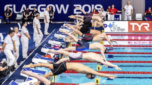 <p>Pascale Schröder (Dritte stehend von links), hier bei der Kurzbahn-EM in Glasgow, freut sich auf ihren Einsatz als Kampfrichterin bei der Jugend-EM in Rom.</p>