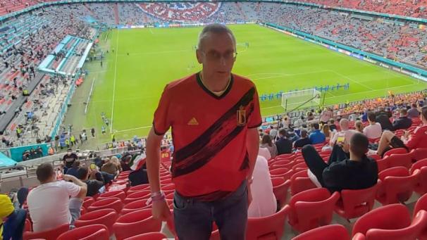 <p>Jürgen Reinker beim Viertelfinale der Roten Teufel in München:</p>