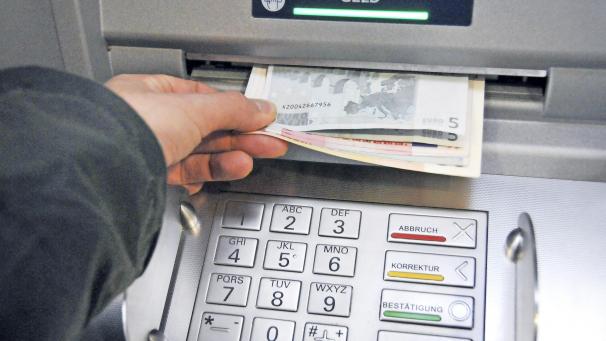 <p>Die beiden mutmaßlichen Täter hatten es immer auf Senioren abgesehen. Insgesamt haben sie 55.000 Euro ergaunert.</p>