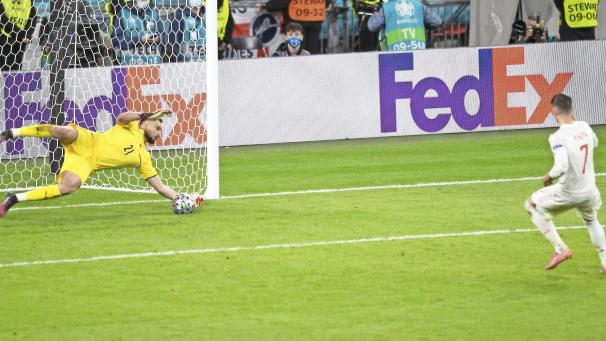 <p>Donnarumma pariert den Elfmeter von Morata.</p>