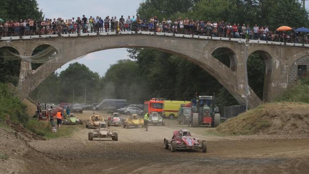 <p>Cross Crombach - r9K7T3380</p>