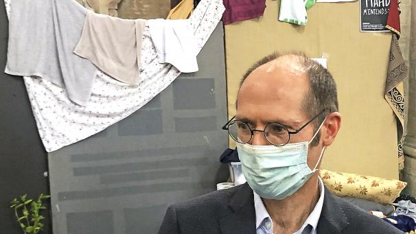 <p>„Was ich gehört habe, war erschütternd“: UN-Berichterstatter Olivier De Schutter bei seinem Besuch in der Beginenhofkirche.</p>