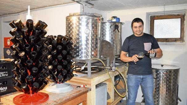 <p>Gregory Toussaint hat sich im hauseigenen Keller eine kleine Brauerei eingerichtet.</p>