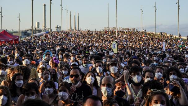 <p>Etliche Menschen besuchten das Cruilla Musikfestival in Barcelona.</p>