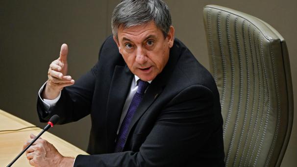 <p>Jan Jambon hält am Fahrplan fest.</p>