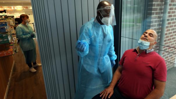 <p>Antigentest beim Apotheker - diskret in einem getrennten Nebenraum.</p>