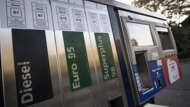 <p>Die Benzinpreise steigen hierzulande am Dienstag erneut.</p>