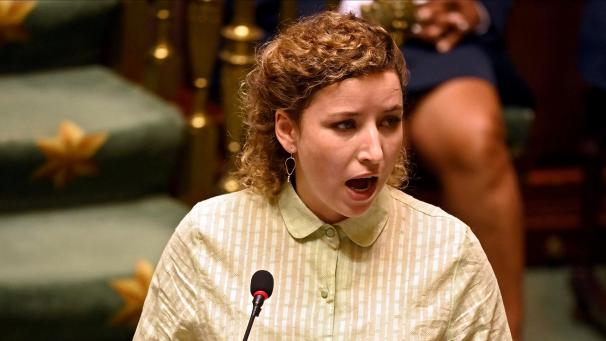 <p>Ihre Wahl einer Gleichberechtigungsbeauftragten ging gründlich daneben: Sarah Schlitz. Im Parlament musste sie harsche Kritik über sich und Ecolo ergehen lassen.</p>