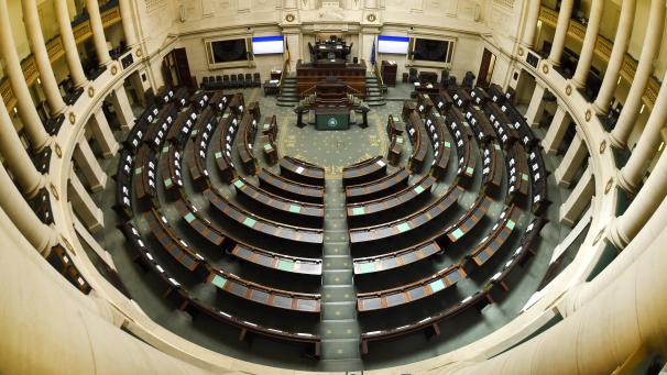 <p>Der Plenarsaal der belgischen Abgeordnetenkammer.</p>