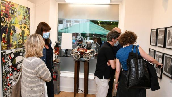 <p>Gut besucht war am Wochenende die Vernissage zur neuen Ausstellung, die noch bis Ende August in der Galerie Fox zu sehen ist.</p>