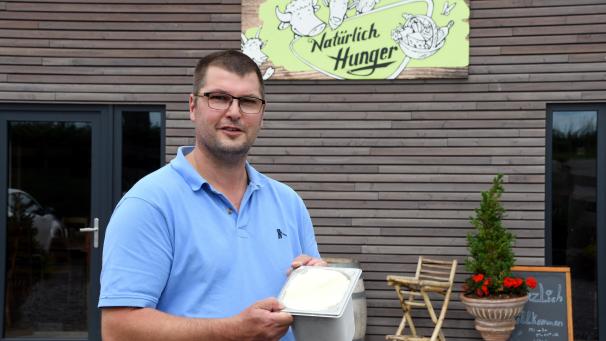 <p>Philippe Hunger hat sich bei seiner Eis-Kreation an traditionellem türkischem Eis aus Ziegenmilch und Salep orientiert.</p>