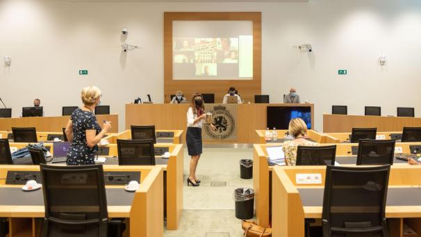 <p>Sitzung des parlamentarischen Sonderausschusses zur Coronakrise</p>