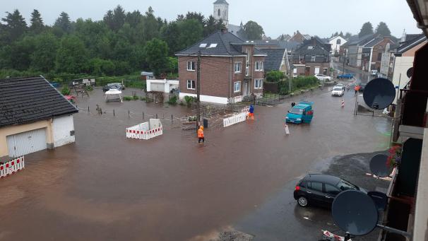 <p>Selbst das Zentrum von Raeren stand unter Wasser.</p>