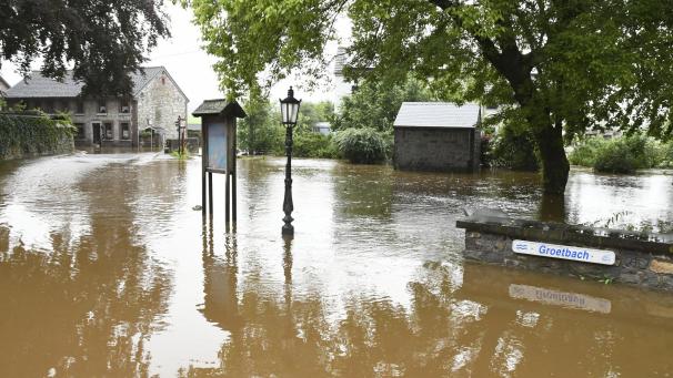 <p>In Astenet stieg der Groetbach über seine Ufer.</p>