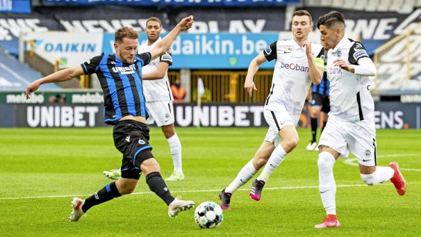 <p>Ende Mai feierte Club Brügge (Mats Rits, l.) nach dem Spiel gegen Genk die zweite Meisterschaft in Folge. Nun treffen beide Mannschaften im Supercup erneut aufeinander.</p>