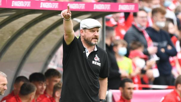 <p>Kölns Trainer Steffen Baumgart gibt Anweisungen.</p>