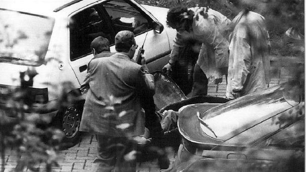 <p>Ein Bild, das in Erinnerung geblieben ist: Der Tatort in Cointe wenige Stunden nach dem Mord an André Cools.</p>