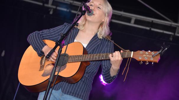 <p>Die Sängerin Benni aus Vielsalm bei ihrem Auftritt in St.Vith</p>