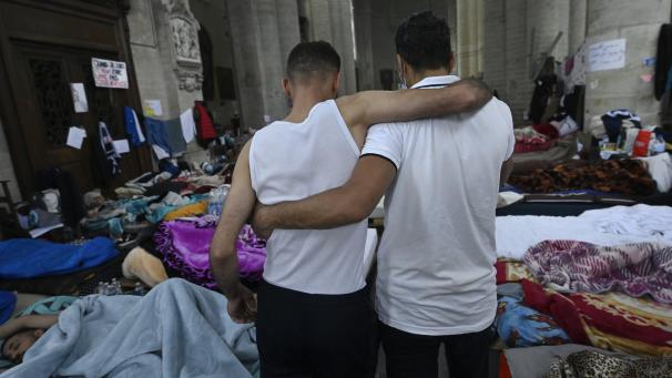 <p>Der gesundheitliche Zustand der hungerstreikenden Papierlosen in der Beginenhofkirche verschlechtert sich dramatisch.</p>