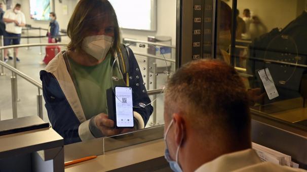 <p>Die Kontrollen für das Formular PLF und das digitale Corona-Zertifikats werden verschärft.</p>