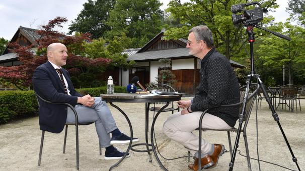 <p>Chef de Mission Olav Spahl im Gespräch mit GE-Journalist Jürgen Heck.</p>