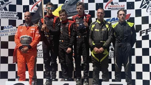 <p>Die belgische LifeLive-Fahrerliga bei der Cross-Car-EM in Saint-Georges-de-Montaigu (F): Michael Maraite, Kobe Pauwels, Romuald Demelenne, Viktor Vranckx, Karl-Heinz Dahm und Lukas Schwall (v.l.).</p>